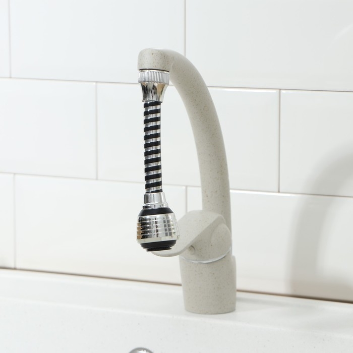 Поворотная насадка на кран Доляна &laquo;Флекс Фикс&raquo;, d=1,5 см, с изменяемым углом наклона и интенсивностью струи, с сеткой