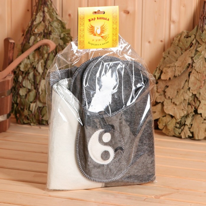 Набор подарочный 4 предмета Мужской "Инь-Янь" (шапка, коврик, рукавичка, тапочки )