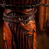 Сувенирный музыкальный инструмент барабан джембе "Тёмный" 60х25х25 см МИКС