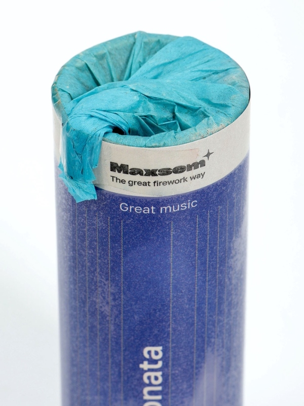 Цветной дым синий, заряд 1,75 дюйма, МАКСИ, очень высокая интенсивность, 30 сек Цветной дым синий, заряд 1,75 дюйма, МАКСИ, очень высокая интенсивность, 30 сек