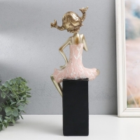 Сувенир полистоун "Девочка на кубе, с косичками" бело-золотой 15х10х37 см Сувенир полистоун "Девочка на кубе, с косичками" бело-золотой 15х10х37 см