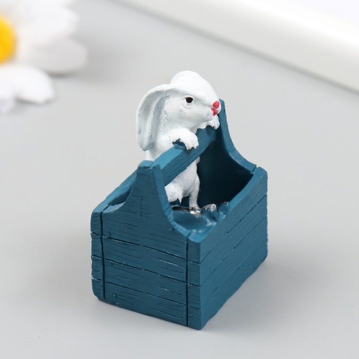 Фигурка для флорариума полистоун Фигурка для флорариума полистоун "Белый кролик в ящике" 5х2,8х3,2 см