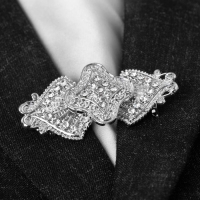 Зажим для кардигана «Клевер», цвет белый в серебре Зажим для кардигана «Клевер», цвет белый в серебре