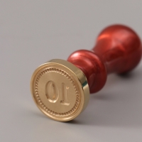 Печать для сургуча с пластиковой ручкой "Классика цифра 10" 2,5х2,5х6,3 см