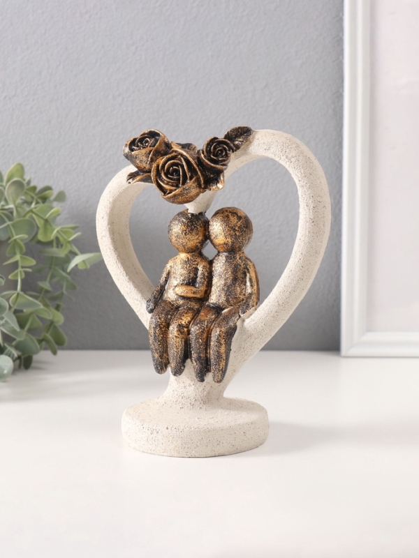 Сувенир полистоун "Влюблённые человечки в каменном сердце с розами" под бронзу 8,8х15,7х20см   10686
