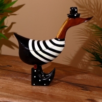 Сувенир "Уточка в ч/б" дерево 25х7х25 см