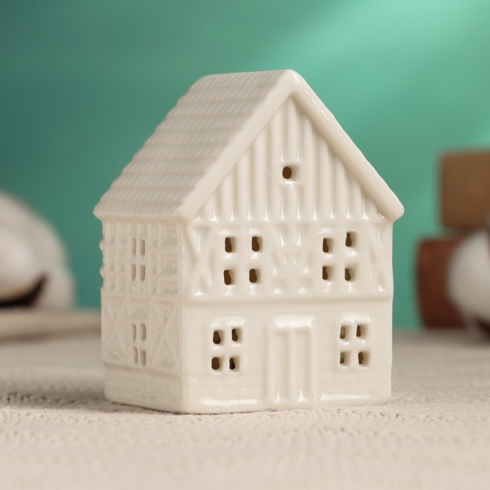 Фигура с подсветкой "Домик" 5,5х5х8см, 2/LR41