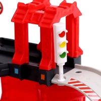 Парковка &laquo;Пожарная станция&raquo;, с металлическими машинкой и вертолётом