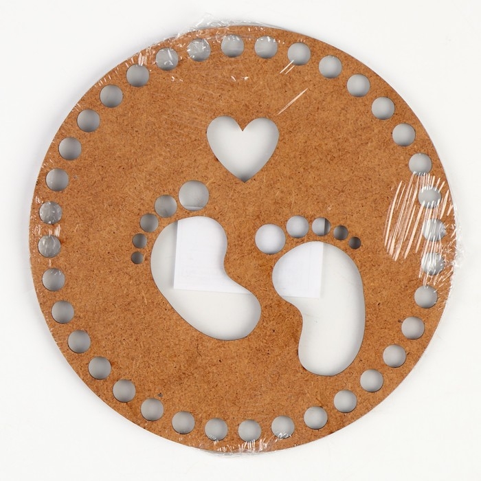 Донышко для вязания резное &laquo;Ножки малыша&raquo;, круг 15 см, хдф 3 мм