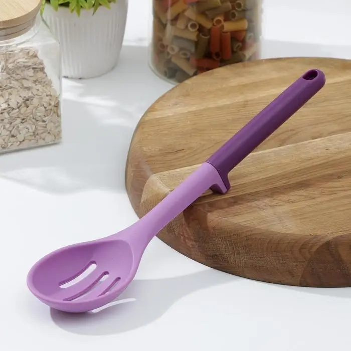 Ложка кулинарная с прорезями Доляна &laquo;Мегара&raquo;, 29 см, цвет фиолетовый