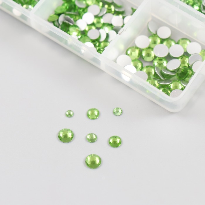 Декор для творчества стекло Декор для творчества стекло "Стразы. Зелёный" d=2-4,8 мм н-р 1188 шт 6х8х1,5 см