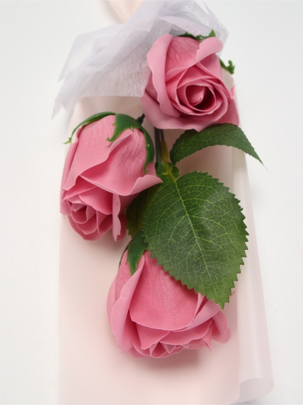 Букет из трех мыльных дымных роз в колбе.