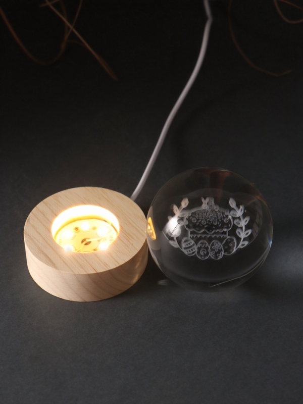 Сувенир стекло подсветка "Шар. Пасхальная корзинка" d=6 см подставка дерево, USB