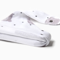 Шапочка Bloom Baby Мордочки с узелком, 40 см (рост 62 см), белый Шапочка Bloom Baby Мордочки с узелком, 40 см (рост 62 см), белый