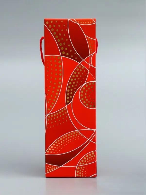 Подарочная новогодняя коробка под шампанское &laquo;Огненная&raquo; красная с веревочной ручкой 11&times;11&times;37 с