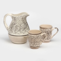 Набор посуды "Персия", керамика, серый, 3 предмета: кувшин 1.5 л, кружки 350 мл, 1 сорт, Иран Набор посуды "Персия", керамика, серый, 3 предмета: кувшин 1.5 л, кружки 350 мл, 1 сорт, Иран