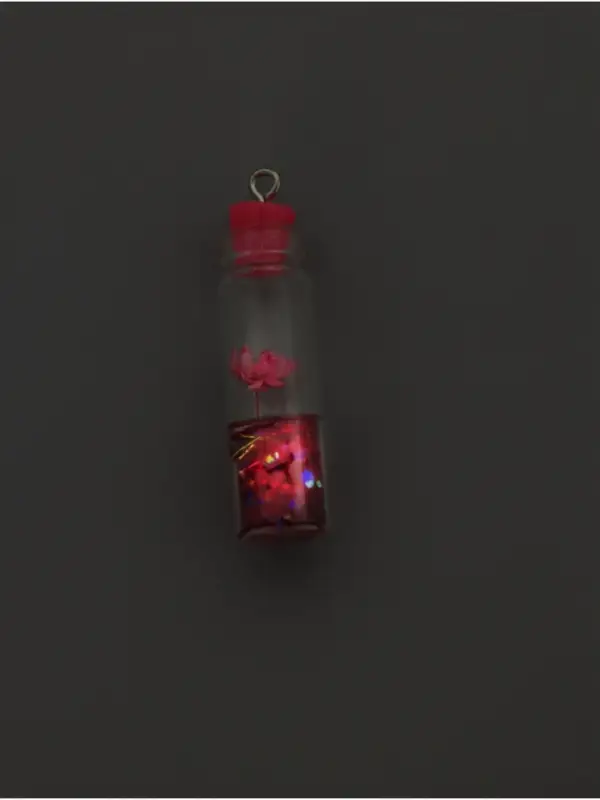 Подвеска для творчества акрил "Бутылочка с цветком" светится в темноте МИКС 1,1х1,1х4,2 см   1071529