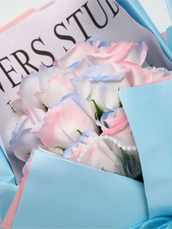 Букет из 12 дизайнерских мыльных роз