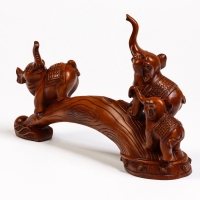 Подставка для бутылки "Два слона" под дерево, 36х10х25см Подставка для бутылки "Два слона" под дерево, 36х10х25см