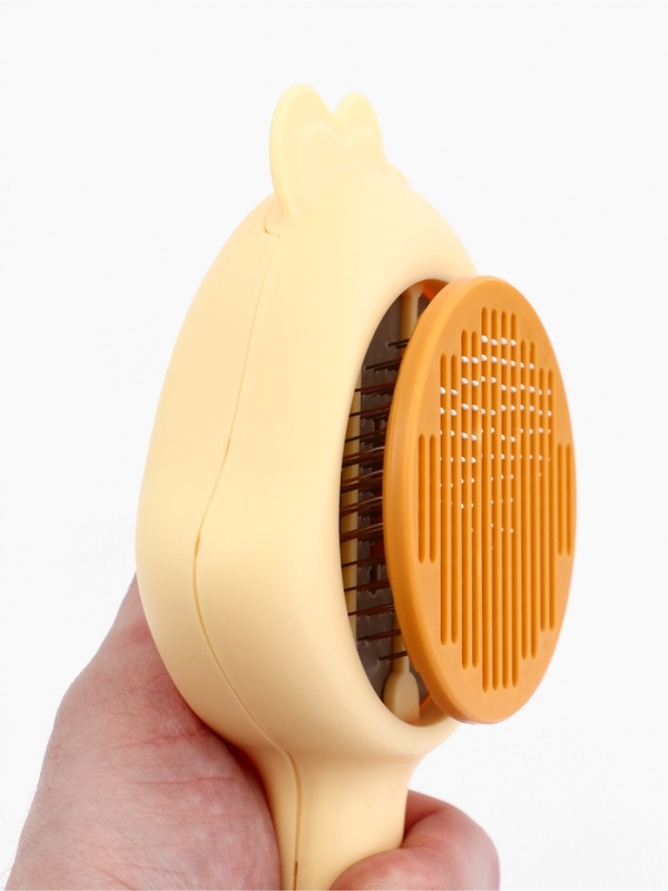 Пуходерка пластиковая "Петушок" с самоочисткой, 8,7 х 22 см, жёлтая