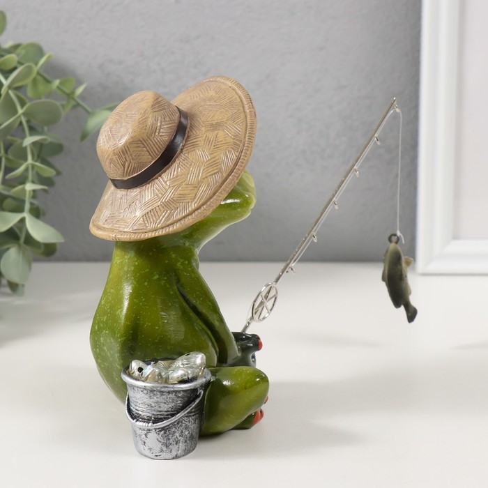 Сувенир полистоун лак "Лягушонок-рыбачок" 15,5х11,8х13,8 см