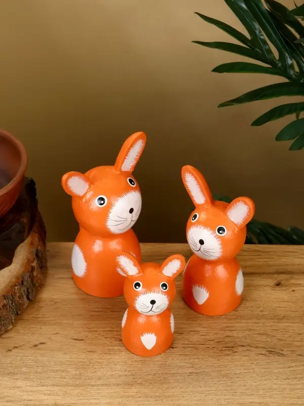 Набор сувенирный &laquo;Зайки&raquo;, h=15 см, h=13 см, h=10 см, дерево, оранжевый
