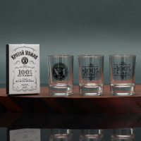 Подарочный набор &laquo;Крутой мужик&raquo;, рюмки и карты