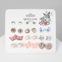 Набор серьги 12 пар &laquo;Бабочки&raquo; и цветочки, цветные в золоте