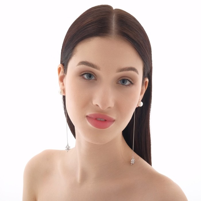 Серьги с жемчугом &laquo;Цепочки&raquo; цветок и бусина, цвет белый в серебре, шар №10