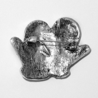 Новый год! Брошь новогодняя "Варежки" со снежинками, цвет красно-белый в чернёном серебре