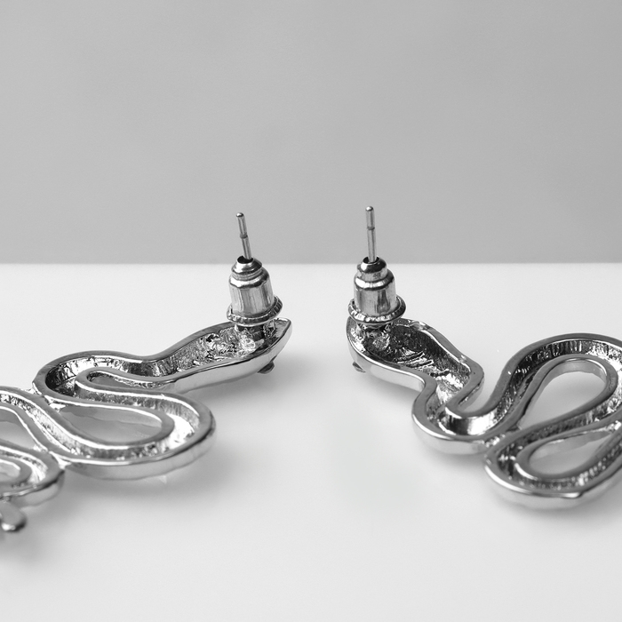 Новый год! Символ года 2025! Серьги с жемчугом &laquo;Змея&raquo; искушение, бусина, цвет белый в серебре