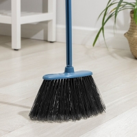 Метла жёсткая &laquo;Комфорт-люкс&raquo;, с черенком, МИКС