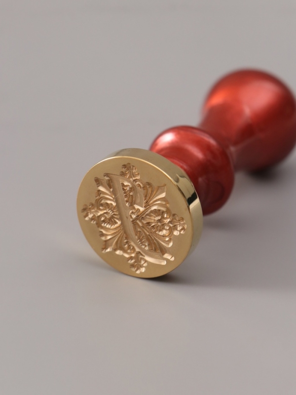 Печать для сургуча с пластиковой ручкой "Буква J на вензеле" 2,5х2,5х6,3 см