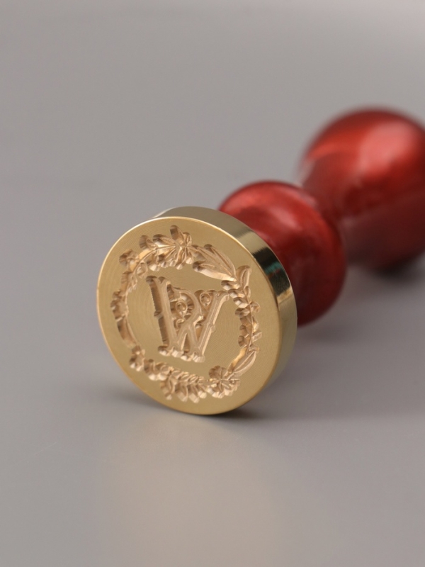 Печать для сургуча с пластиковой ручкой Печать для сургуча с пластиковой ручкой "Венок с буквой W" 2,5х2,5х6,3 см