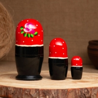 Матрёшка &laquo;Земляничка&raquo;, красный платок, 3 кукольная, 10-12 см