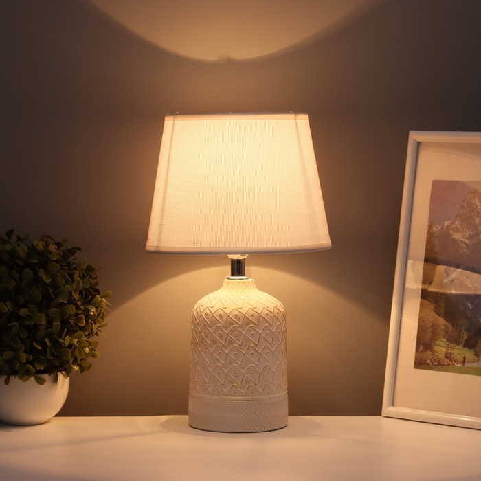 Лампа настольная "Узор" 1х40Вт Е14 белый 20х20х34см