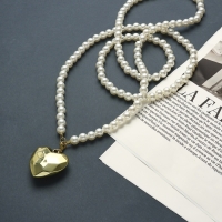 Портупея жемчужная с кулоном &laquo;Сердце&raquo;, 129 см, белая в золоте