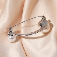 Булавка «Полумесяц», 6 см, цвет белый в серебре Булавка «Полумесяц», 6 см, цвет белый в серебре