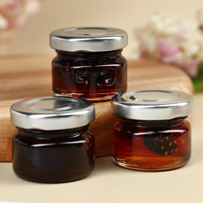 Набор варенья с сосновыми шишками «Моей бабушке», вкус: имбирь, брусника, клюква, 90 г (30 г х 3 шт.) Набор варенья с сосновыми шишками «Моей бабушке», вкус: имбирь, брусника, клюква, 90 г (30 г х 3 шт.)