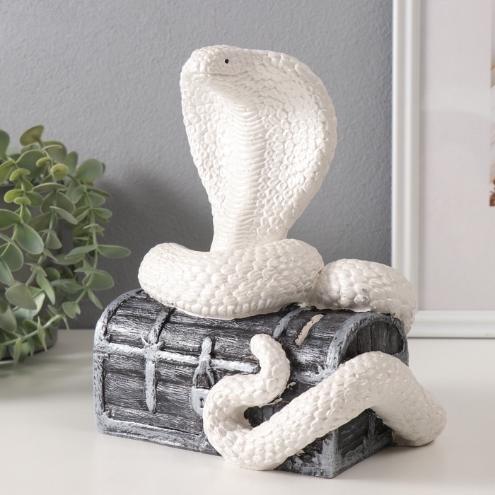 Копилка "КОБРА НА СУНДУКЕ "  20 х17 х 12 см.