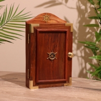 Ключница "Штурвал" 18х9х30 см, дерево шишам Ключница "Штурвал" 18х9х30 см, дерево шишам