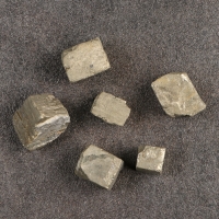 Набор для творчества "Пирит", колотый, фракция 1 - 1,5 см, 100 г Набор для творчества "Пирит", колотый, фракция 1 - 1,5 см, 100 г