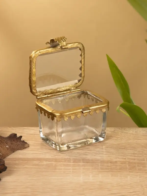 Шкатулка &laquo;Коробок&raquo;, 6&times;5.5&times;4.5 см, латунь, стекло