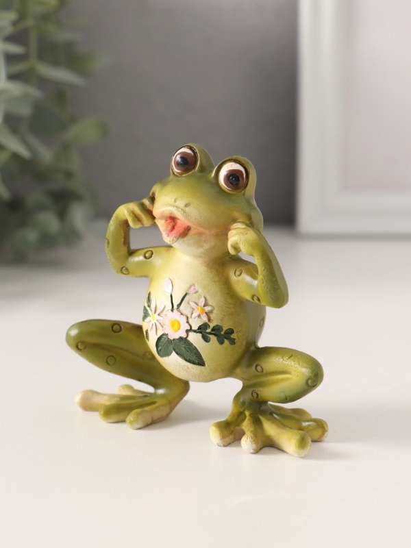 Сувенир полистоун "Лягушонок строит рожицы, с цветами на животике" 10,5х4х8,5 см