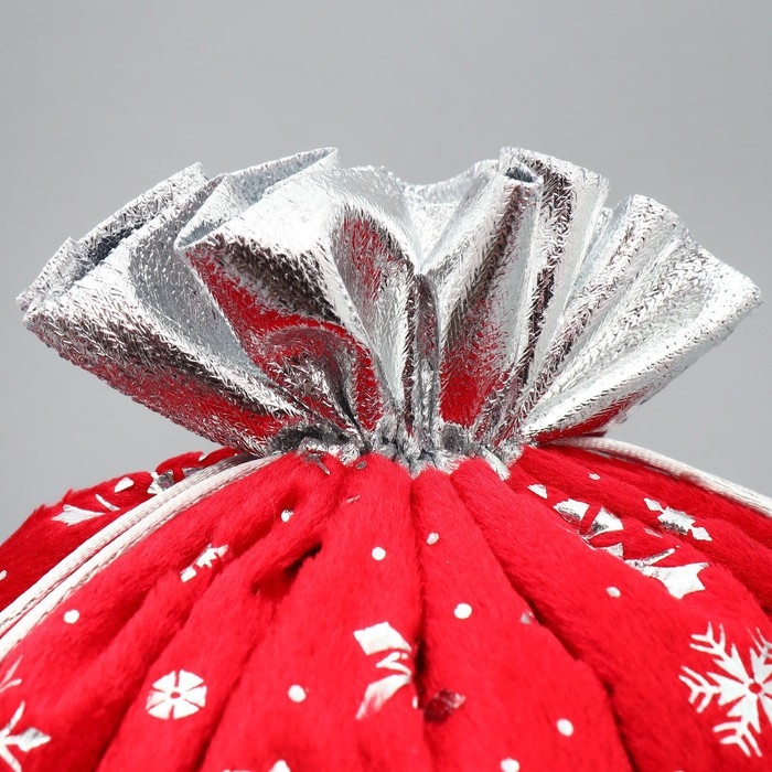 Мешочек подарочный плюш «Снег и солнце», снежинки, тиснение, 30 х 40 см +/- 1.5 см, Новый год Мешочек подарочный плюш «Снег и солнце», снежинки, тиснение, 30 х 40 см +/- 1.5 см, Новый год