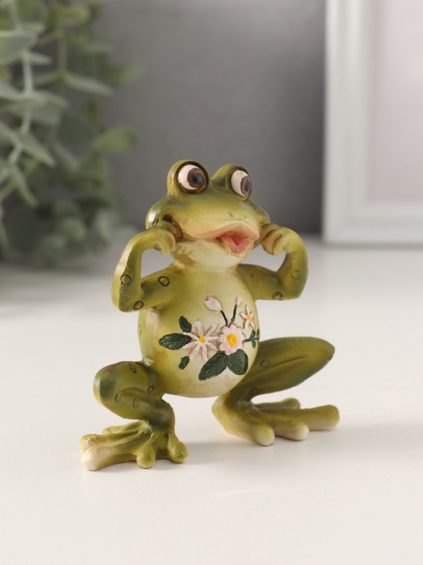 Сувенир полистоун "Лягушонок строит рожицы, с цветами на животике" 10,5х4х8,5 см