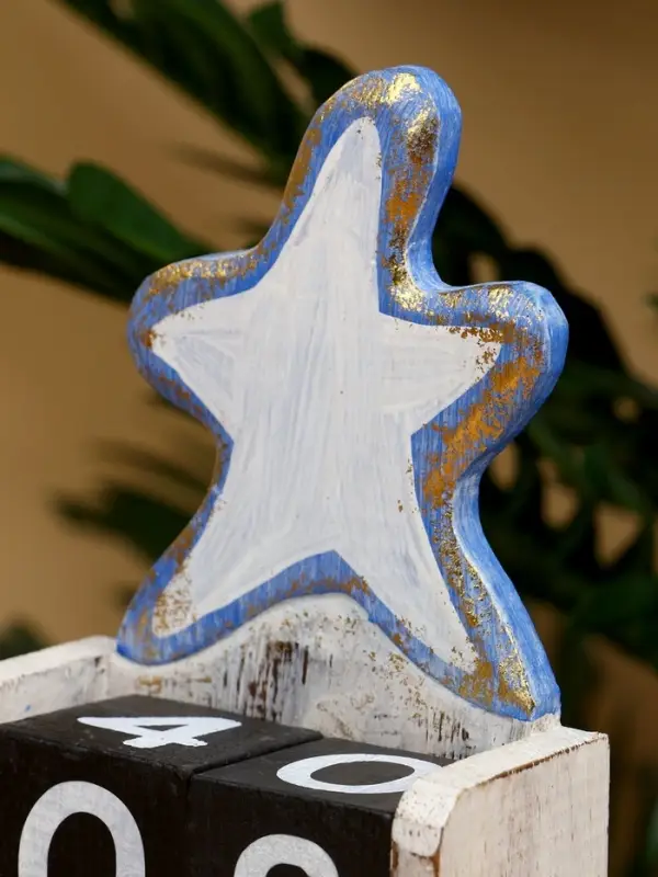 Календарь настольный &laquo;Морская звезда&raquo;, 10.5&times;5.5&times;18 см, дерево, золотисто-синий