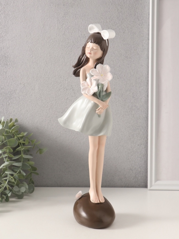 Сувенир полистоун "Девушка с белыми цветами в руках" 9,2х9,1х33,8 см