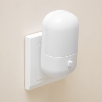 Ночник "Вилли" LED 1Вт белый 5х7х10 см RISALUX Ночник "Вилли" LED 1Вт белый 5х7х10 см RISALUX