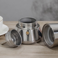 Кофеварка гейзерная Magistro Classic, на 6 чашек, 300 мл, нержавеющая сталь Кофеварка гейзерная Magistro Classic, на 6 чашек, 300 мл, нержавеющая сталь